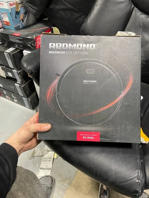 робот пылесос Redmond rv r560, вариант