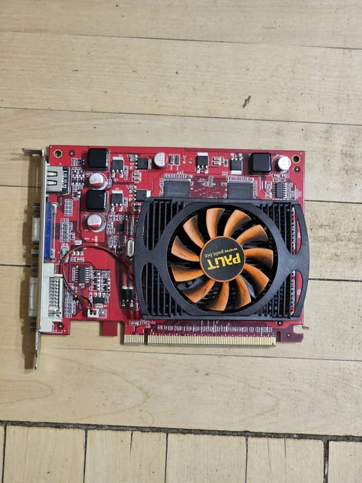 Видеокарта NVIDIA GeForce GT 220, красный