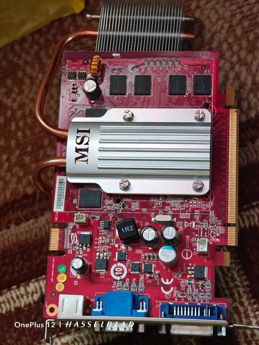 Видеокарта MSI, красный, фото 2